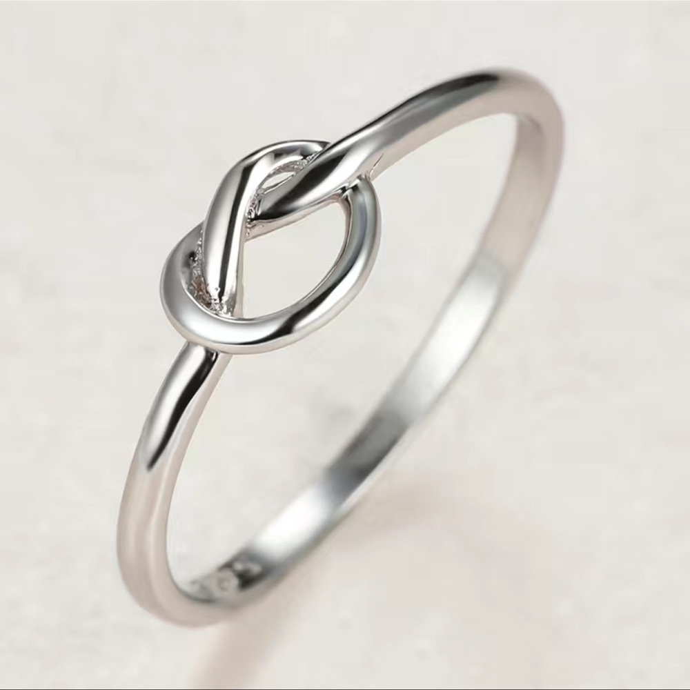 🔴 CLEARANCE NWT 💍 DAINTY STAMPED .925 STERLING SILVER KNOT RING/GIFT BOX Size 7 - Picture 3 of 5